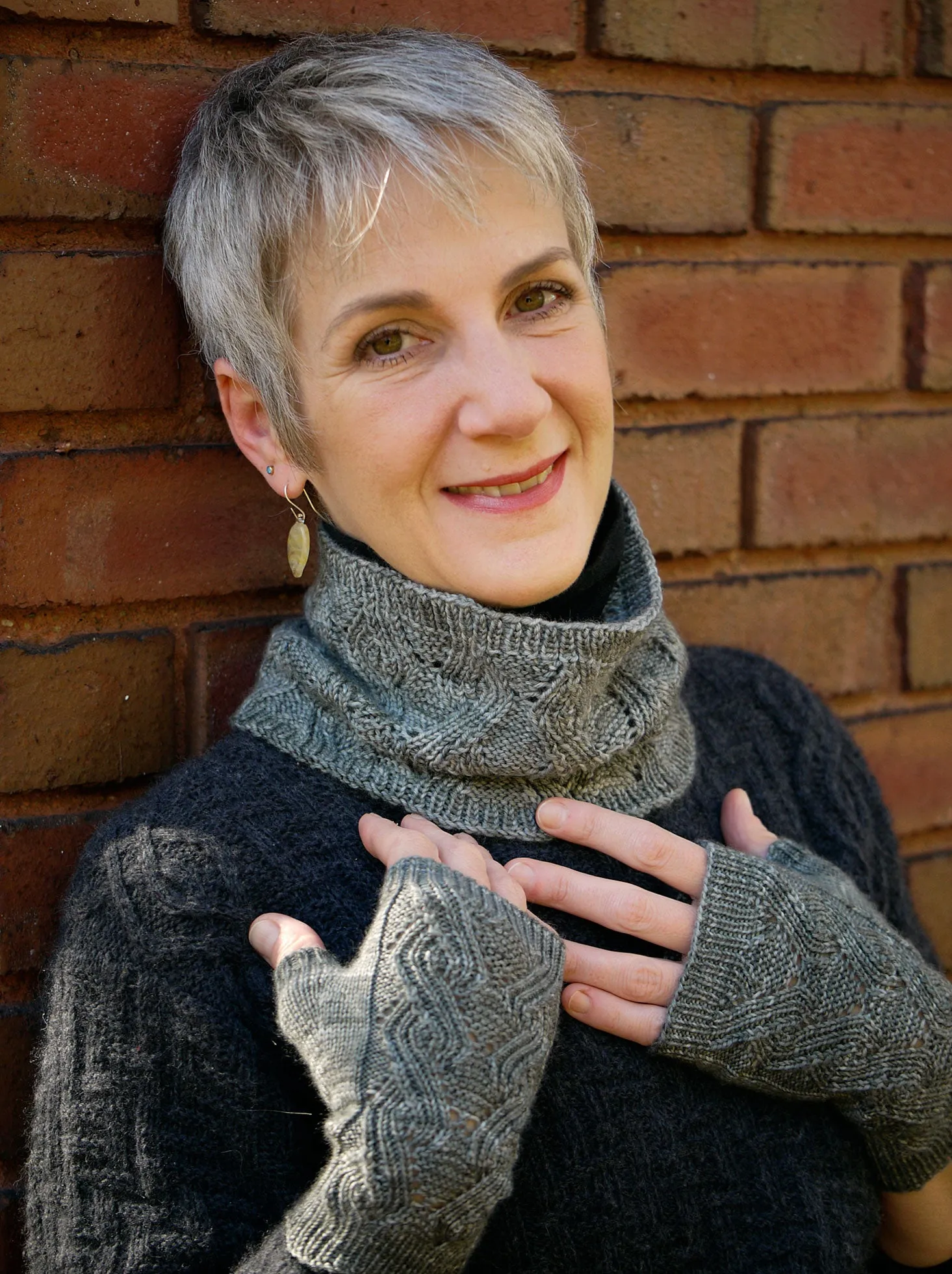 Curling Neckwarmer and Mitts <br/><small>knitting pattern</small>