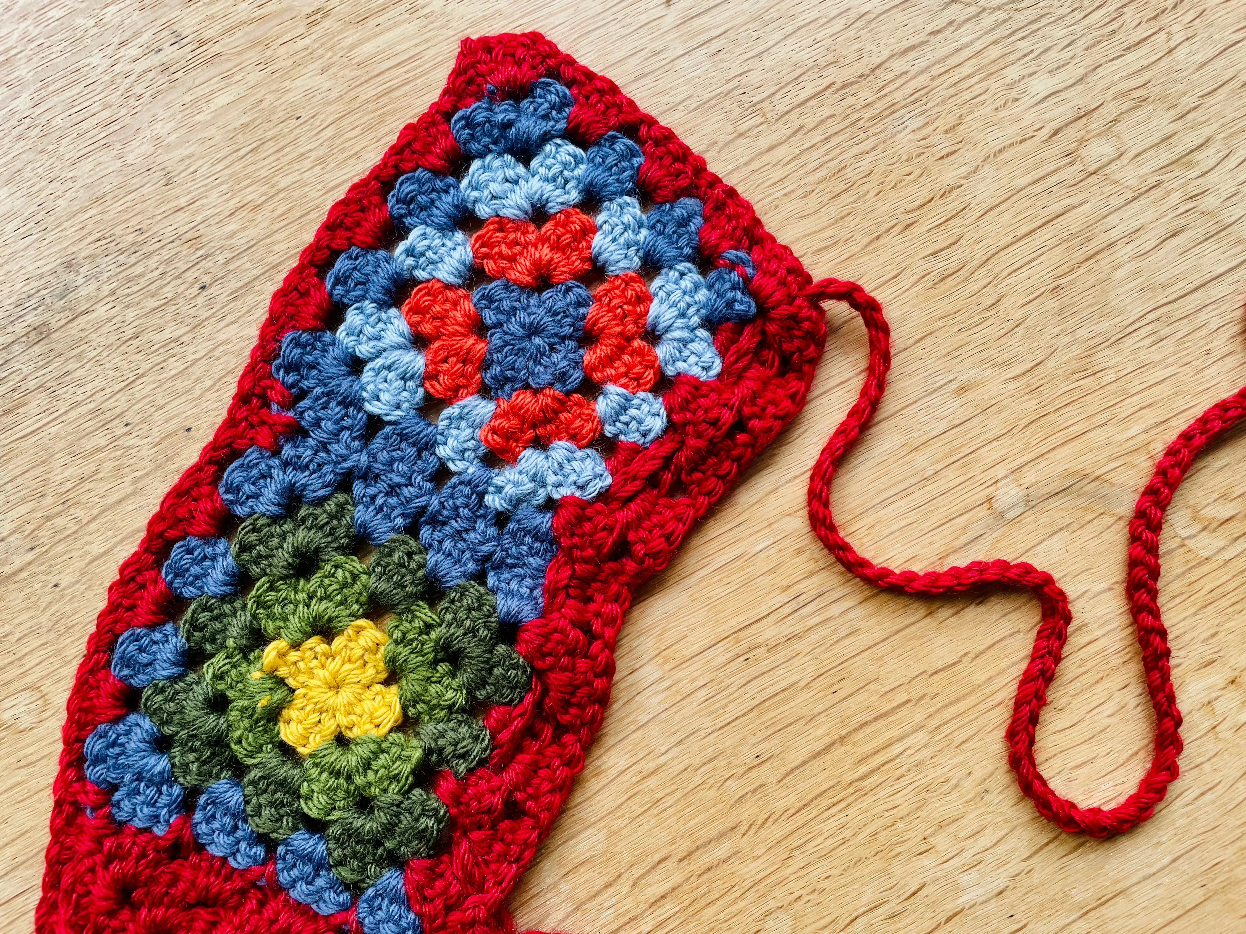 EARLYMADE Hand-knitted Granny Squares Collar — MULTI / HEART RED — UNIQUE — LAST PIECE