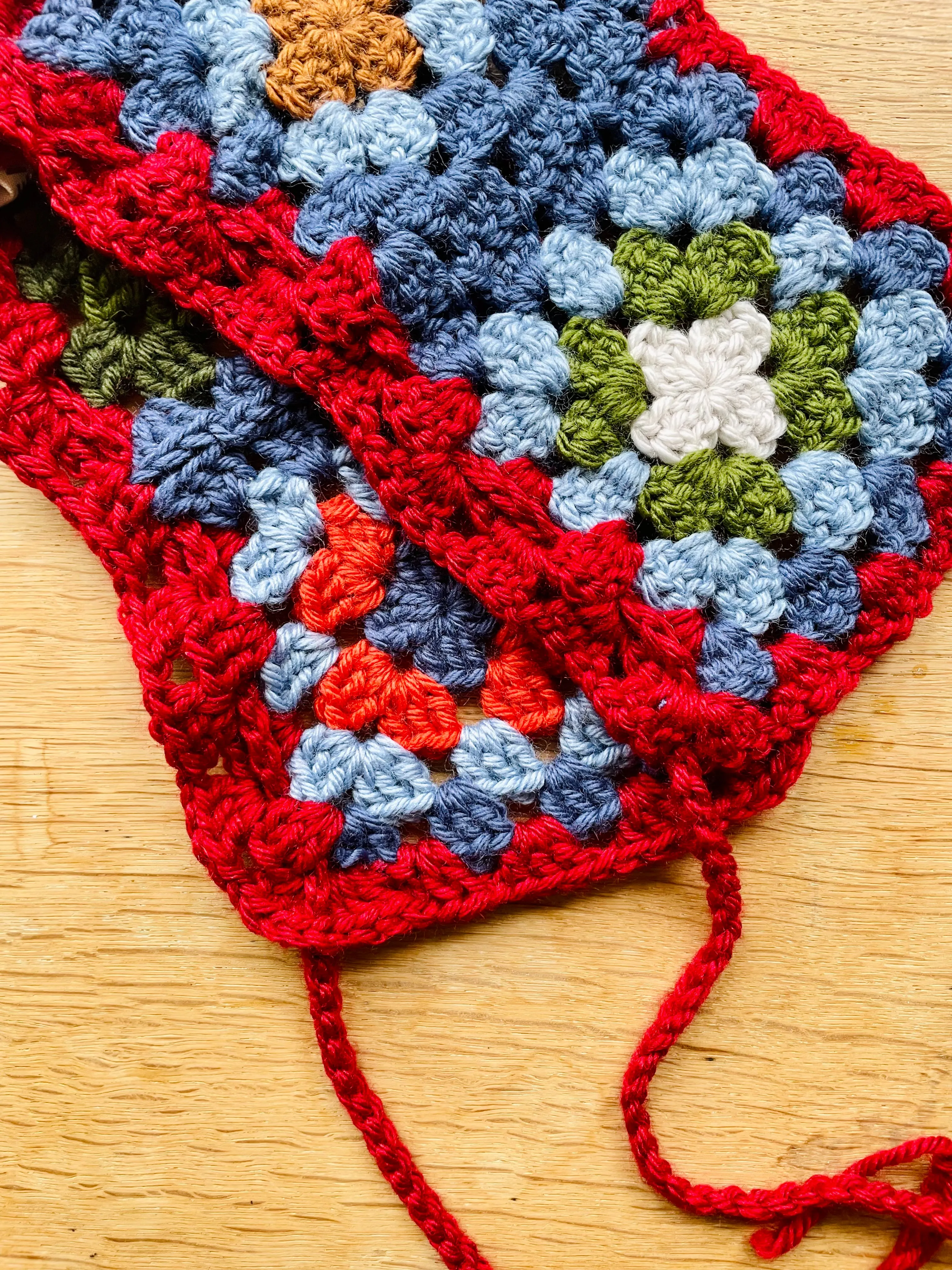 EARLYMADE Hand-knitted Granny Squares Collar — MULTI / HEART RED — UNIQUE — LAST PIECE