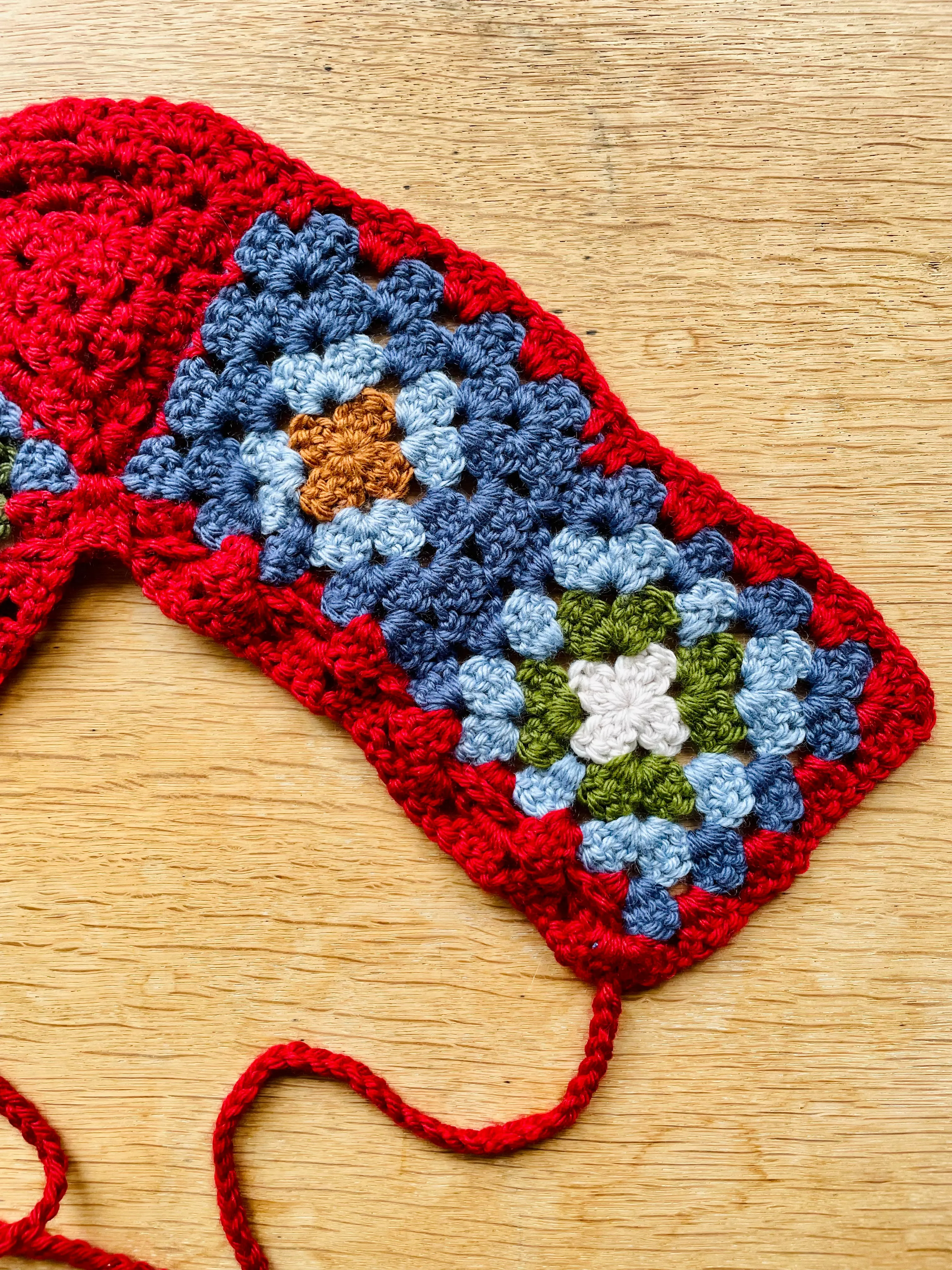 EARLYMADE Hand-knitted Granny Squares Collar — MULTI / HEART RED — UNIQUE — LAST PIECE